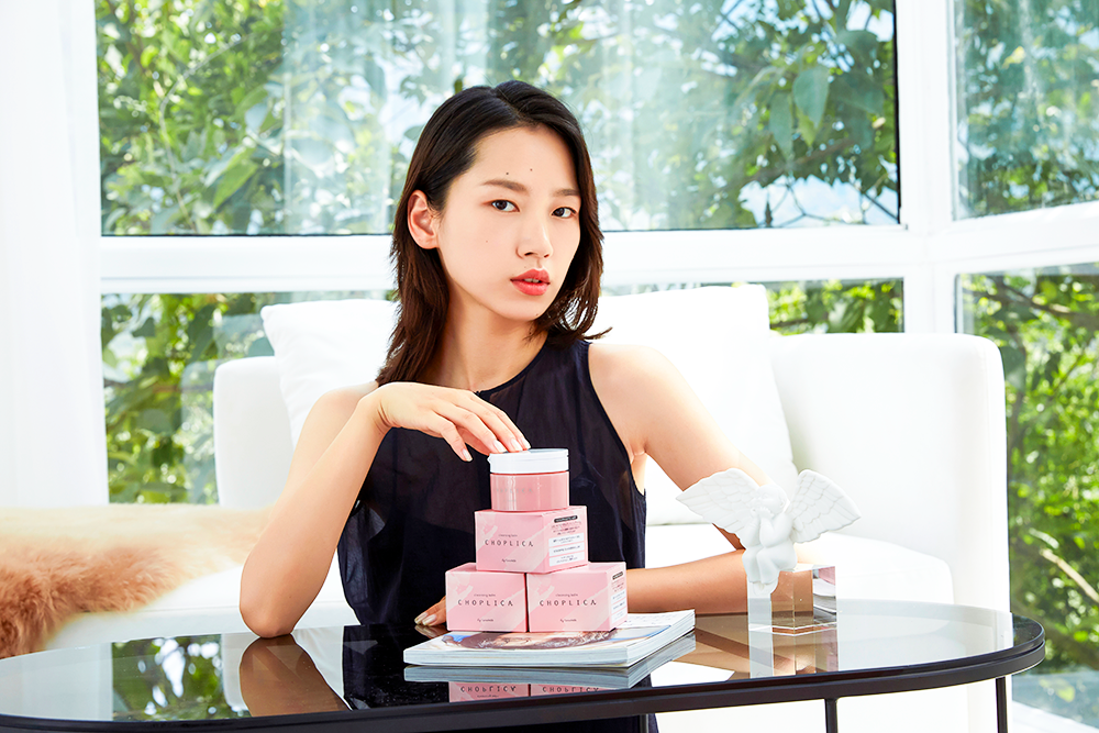 女性とCHOPLICA